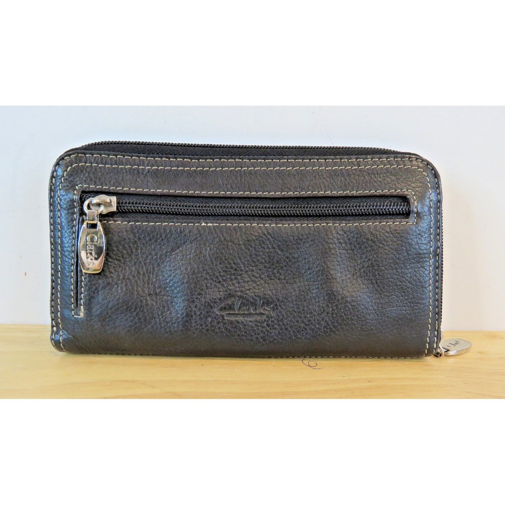 CLARKS Black Leather Wallet With Zip Closure & Multiple Compartments 8x4in EUC